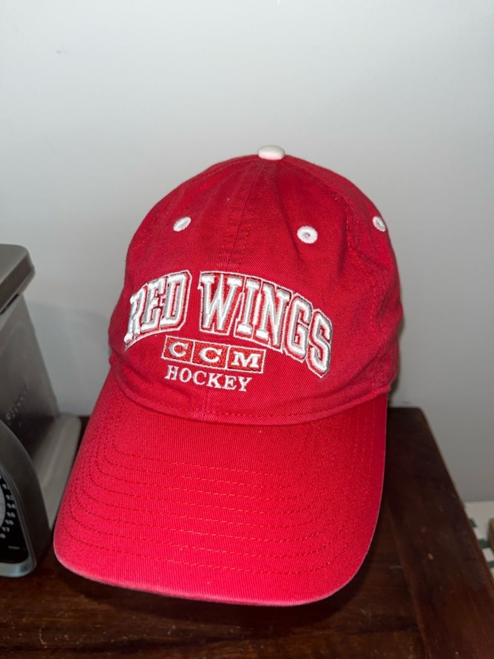 New CCM Detroit Red Wings Face Off Model Sewn Champions Championship Hat Cap NWT
